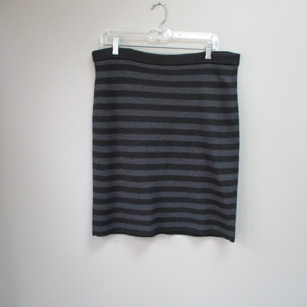 Ann Taylor Knit Skirt Large Black Gray Stripe